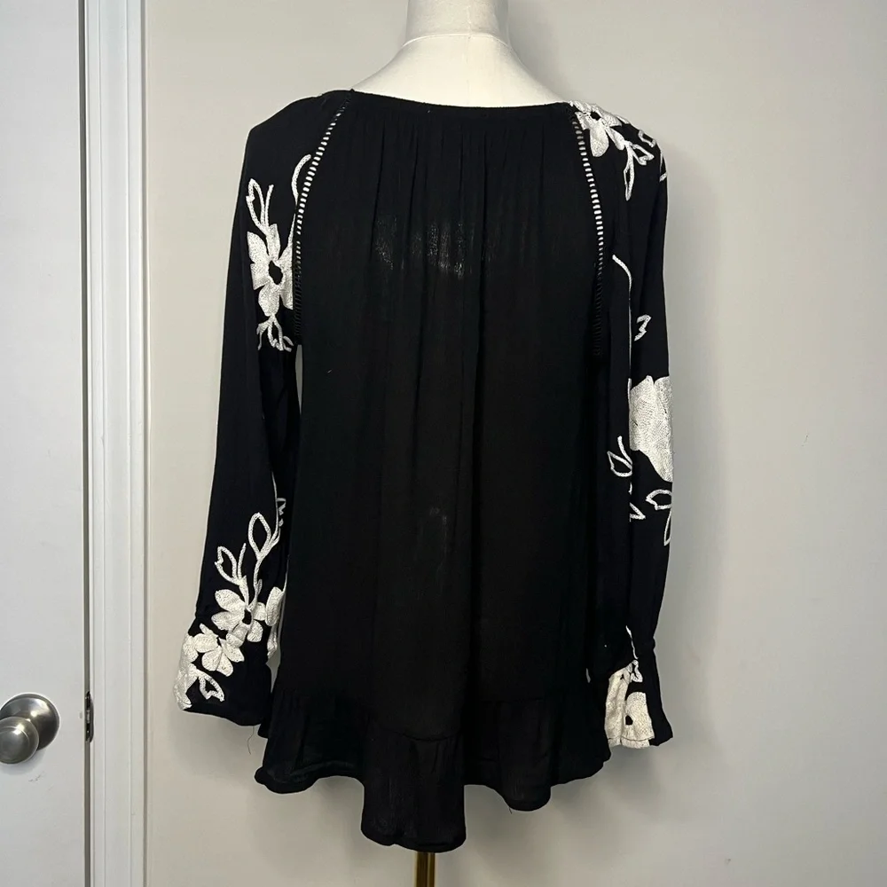 Inc International Concepts Black & White Floral Embroidered Blouse - Picture 6 of 13